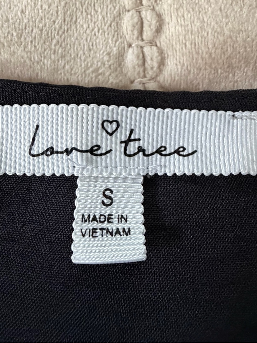 Love Tree Black Ruched V-Neck Drawstring Top - Picture 3 of 7